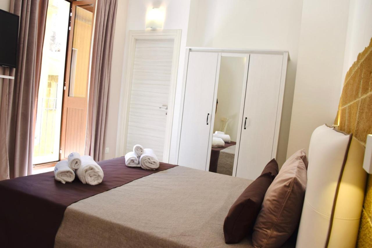 Ospitalita Siciliana Bed & Breakfast Noto Bagian luar foto